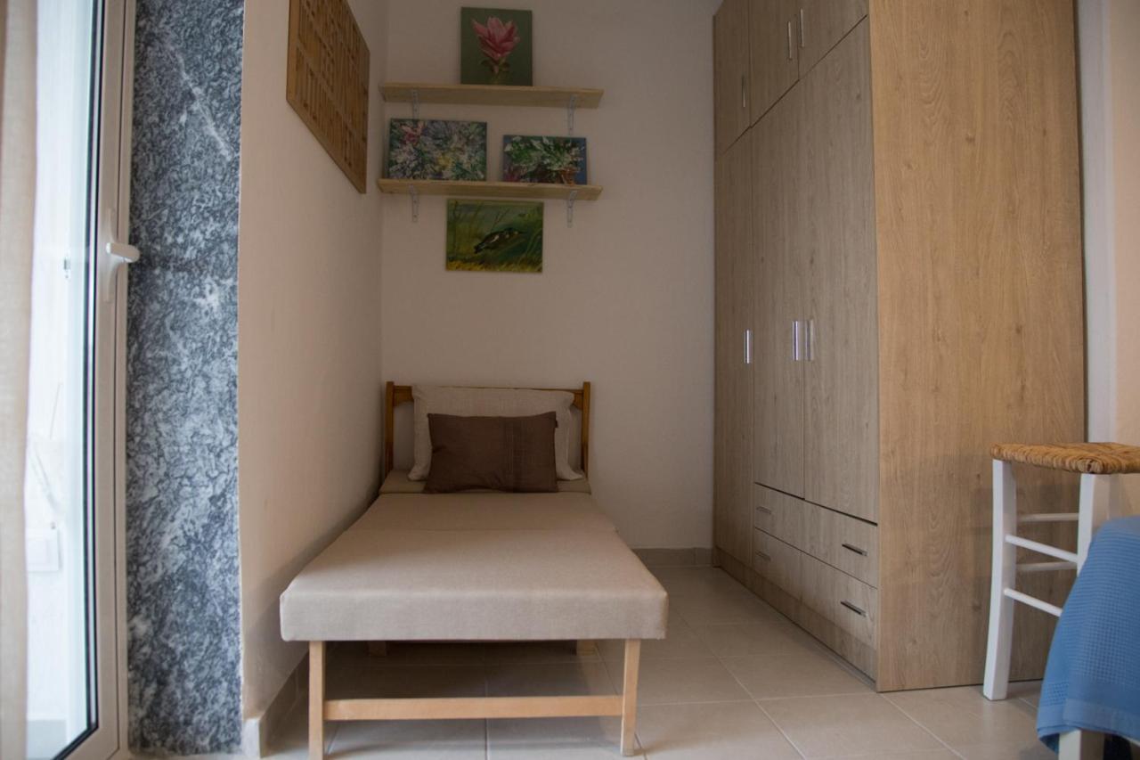 Grey Theros Apartments Paralia Dionisiou Exterior foto